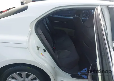 2018 Toyota Camry Le z USA, uszkodzony, nr VIN 4T1B11HK7JU114214